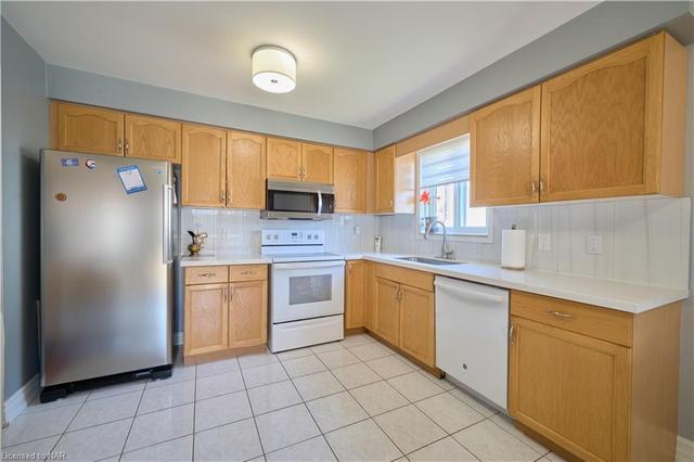 7720 Yvette Crescent, House semidetached with 3 bedrooms, 2 bathrooms and 4 parking in Niagara Falls ON | Image 34