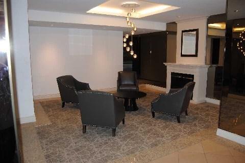 2013 - 260 Scarlett Rd, Condo with 2 bedrooms, 2 bathrooms and 1 parking in Toronto ON | Image 2