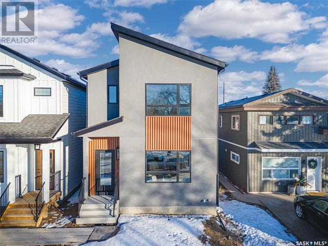 803b 2nd Street E, House detached with 3 bedrooms, 3 bathrooms and null parking in Saskatoon SK | Image 2