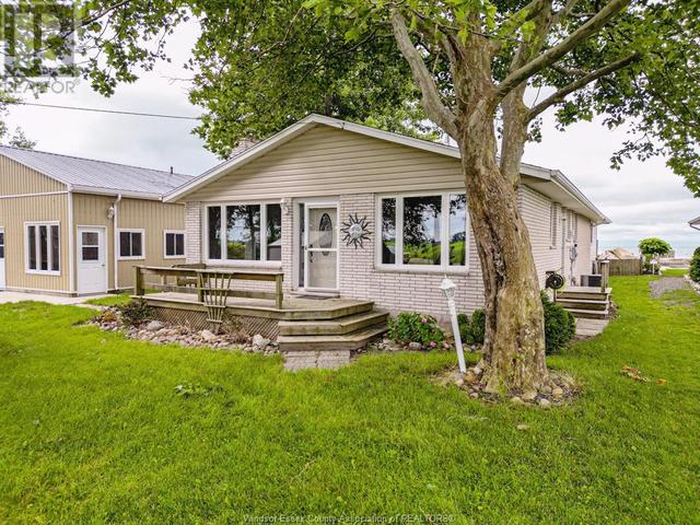 18240 Erie Shores, House detached with 2 bedrooms, 1 bathrooms and null parking in Chatham Kent ON | Image 1