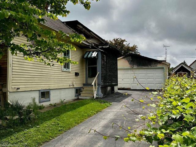 4123 Hickson Avenue, House detached with 3 bedrooms, 1 bathrooms and null parking in Niagara Falls ON | Image 2