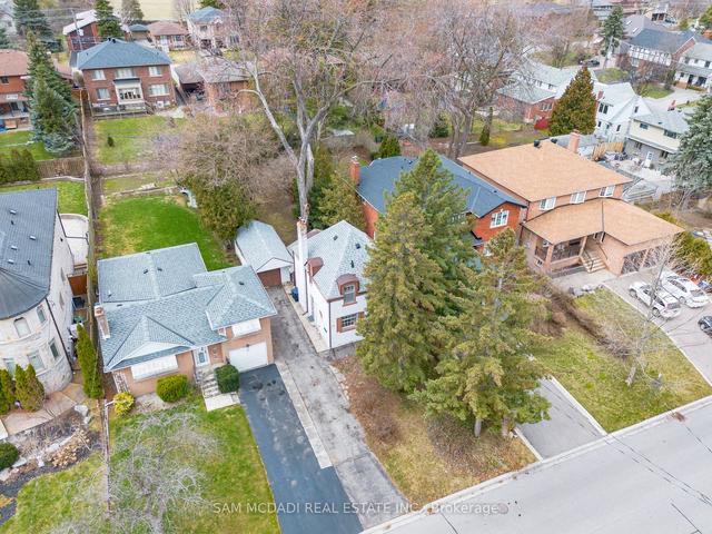 14 Botfield Ave, House detached with 2 bedrooms, 1 bathrooms and 6 parking in Toronto ON | Image 1