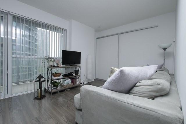 807 - 352 Front St W, Condo with 2 bedrooms, 2 bathrooms and 1 parking in Toronto ON | Image 13