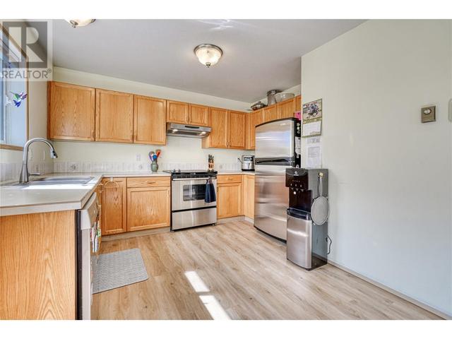4 - 3322 South Main Street, Condo with 2 bedrooms, 2 bathrooms and 2 parking in Penticton BC | Image 13