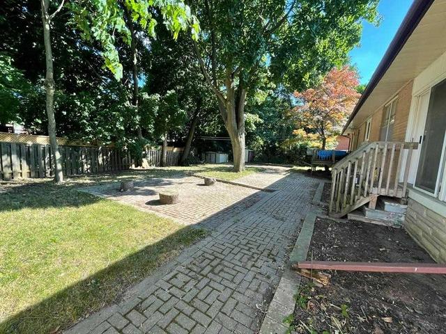 2060 Rebecca St, House detached with 3 bedrooms, 2 bathrooms and 7 parking in Oakville ON | Image 33
