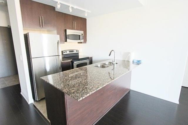 803 - 223 Webb Dr, Condo with 1 bedrooms, 1 bathrooms and 1 parking in Mississauga ON | Image 1