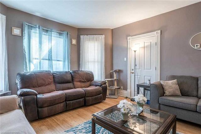 11 Carlton St, House detached with 3 bedrooms, 2 bathrooms and 50 parking in St. Catharines ON | Image 23