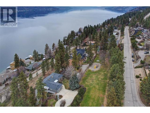 2188 Bennett Road, House detached with 4 bedrooms, 3 bathrooms and 4 parking in Kelowna BC | Image 4
