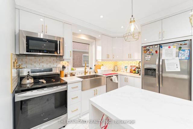 10 Compton Dr, House detached with 3 bedrooms, 4 bathrooms and 8 parking in Toronto ON | Image 6