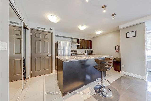 605 - 18 Valley Woods Rd, Condo with 2 bedrooms, 2 bathrooms and 1 parking in Toronto ON | Image 13
