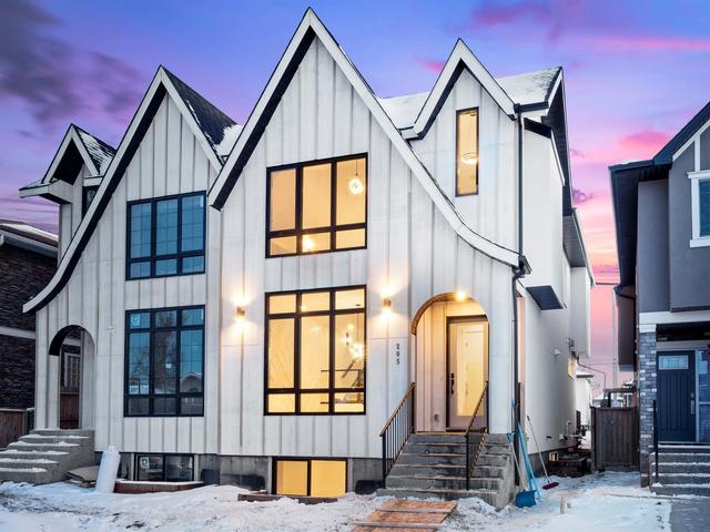 207 25 Avenue Ne, Home with 4 bedrooms, 3 bathrooms and 2 parking in Calgary AB | Image 2