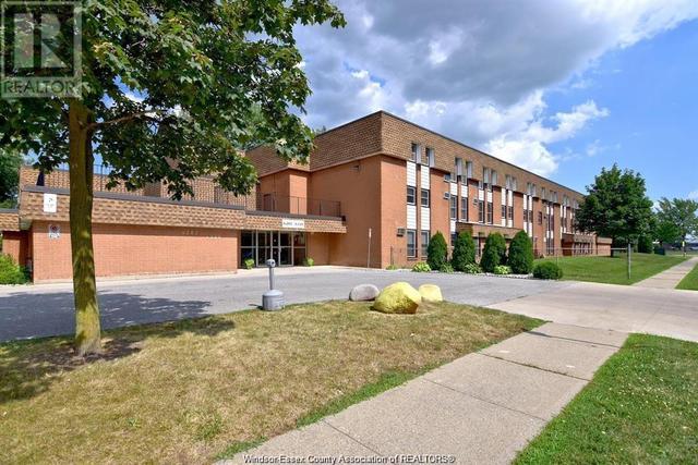 235 - 6217 Thornberry Crescent, Condo with 3 bedrooms, 1 bathrooms and null parking in Windsor ON | Image 1