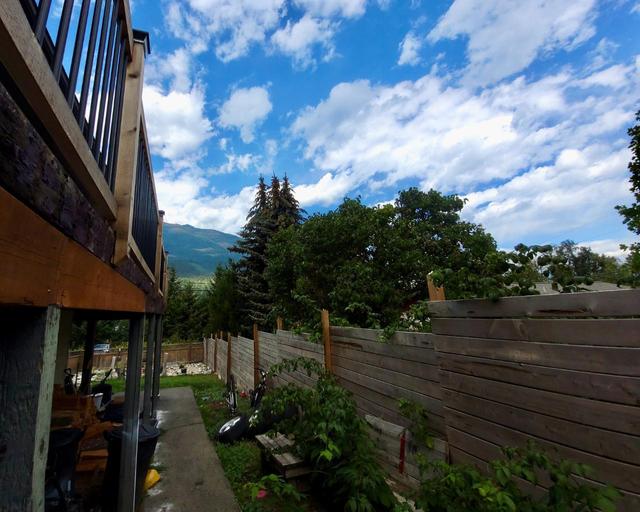 7814 Railway Avenue, House detached with 3 bedrooms, 3 bathrooms and 5 parking in Central Kootenay E BC | Image 9