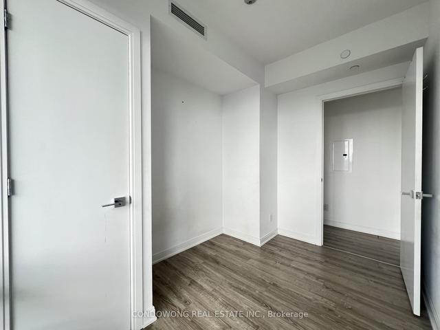 4006 - 42 Charles St E, Condo with 2 bedrooms, 1 bathrooms and 1 parking in Toronto ON | Image 3