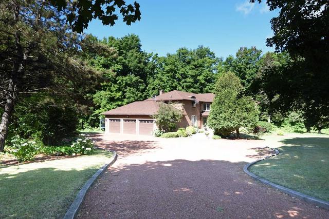 8644 Canyon Rd, House detached with 4 bedrooms, 3 bathrooms and 13 parking in Milton ON | Image 1