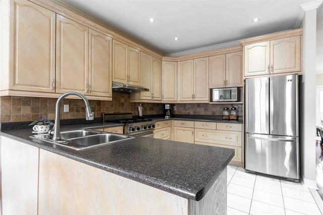 2322 Canterbury Cres, House detached with 2 bedrooms, 3 bathrooms and 5 parking in Pickering ON | Image 4