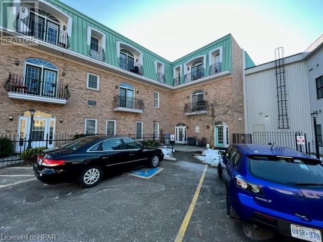 164 Courthouse Square Unit# 300, Condo with 1 bedrooms, 1 bathrooms and 1 parking in Goderich ON | Card Image