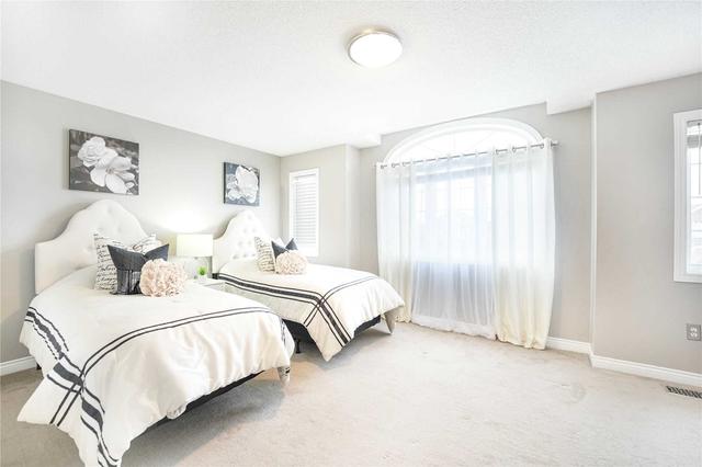 7 Lurosa Cres, House detached with 4 bedrooms, 4 bathrooms and 4 parking in Whitby ON | Image 13