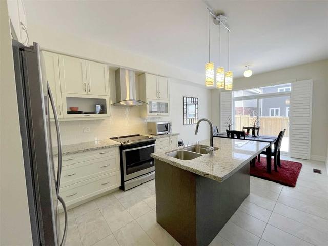 165 Wagner Cres, House attached with 4 bedrooms, 3 bathrooms and 5 parking in Essa ON | Image 2