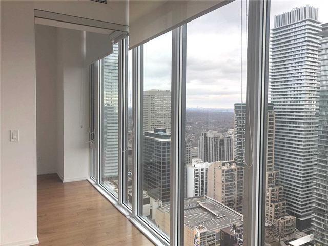 3402 - 75 St Nicholas St, Condo with 2 bedrooms, 2 bathrooms and 1 parking in Toronto ON | Image 11