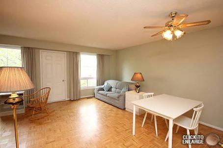 8 Thatcher Crct, House attached with 3 bedrooms, 2 bathrooms and 3 parking in Brampton ON | Image 2