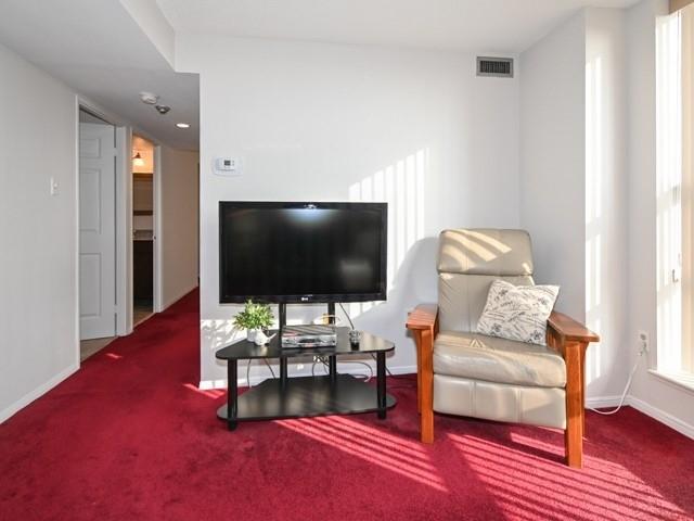 506 - 701 King St W, Condo with 1 bedrooms, 1 bathrooms and 1 parking in Toronto ON | Image 3