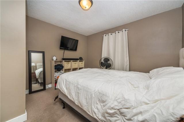113 Gunn St, House detached with 2 bedrooms, 2 bathrooms and 4 parking in Barrie ON | Image 5