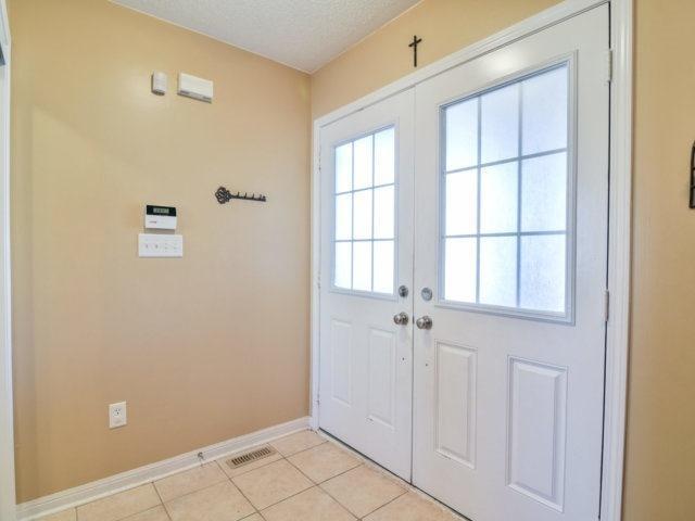 1187 Barr Cres, House detached with 4 bedrooms, 3 bathrooms and 2 parking in Milton ON | Image 4