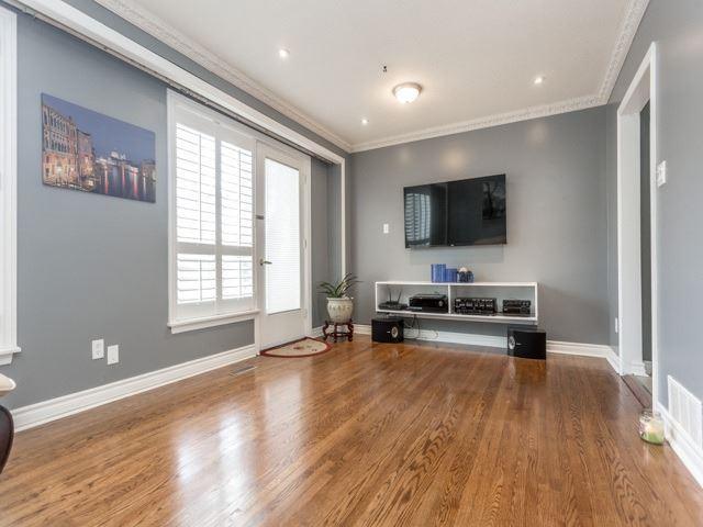 10 - 17 Gosford Blvd, Townhouse with 3 bedrooms, 3 bathrooms and 1 parking in Toronto ON | Image 3