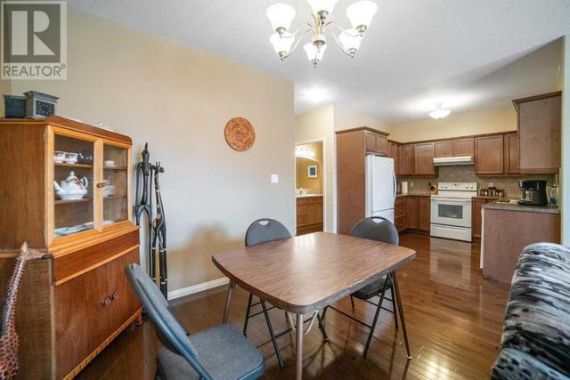 3, - 5015 52 Street, House attached with 2 bedrooms, 1 bathrooms and 1 parking in Camrose AB | Image 10