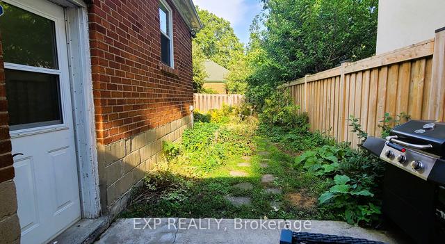 25 Mcclinchy Ave, House detached with 2 bedrooms, 2 bathrooms and 3 parking in Toronto ON | Image 9
