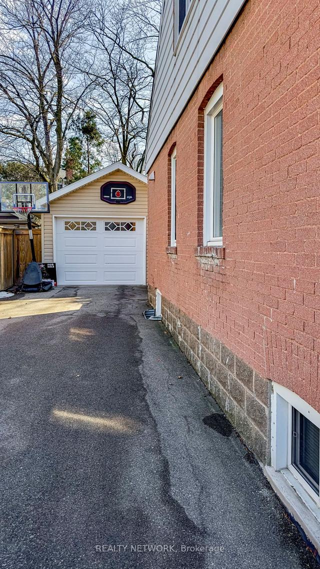 129 West 5th St, House detached with 4 bedrooms, 2 bathrooms and 5.5 parking in Hamilton ON | Image 22