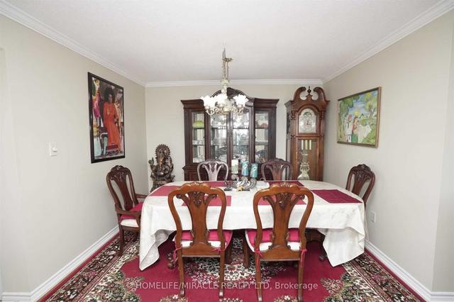 712 - 20 Cherrytree Dr, Condo with 3 bedrooms, 2 bathrooms and 2 parking in Brampton ON | Image 4