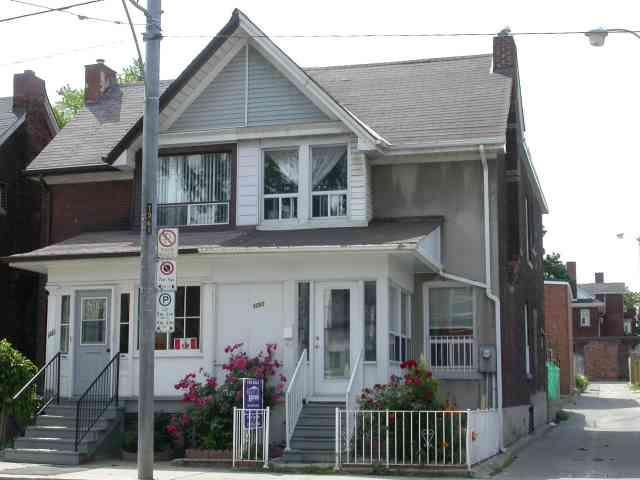1251 College St, House semidetached with 3 bedrooms, 2 bathrooms and 1 parking in Toronto ON | Image 1