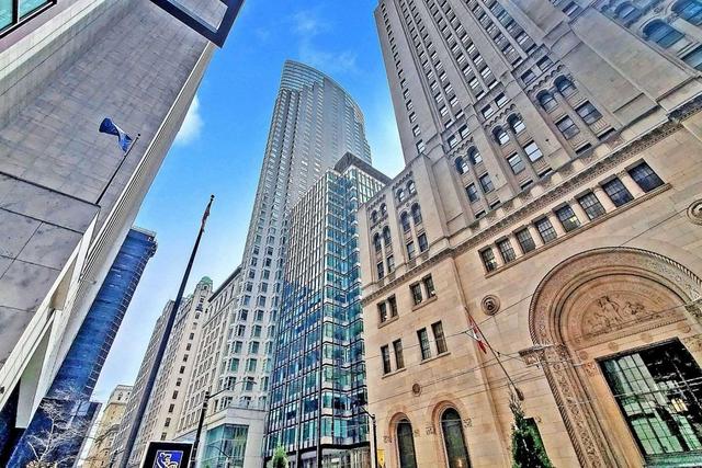 2503 - 1 King St W, Condo with 0 bedrooms, 1 bathrooms and 0 parking in Toronto ON | Image 1