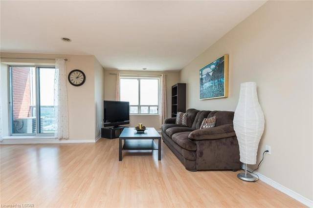 1106 - 30 Chapman Crt, Condo with 2 bedrooms, 2 bathrooms and 1 parking in London ON | Image 2