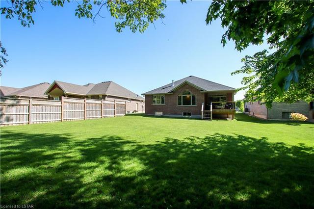 639 Bennett Crescent, House detached with 4 bedrooms, 3 bathrooms and 4 parking in Strathroy Caradoc ON | Image 24