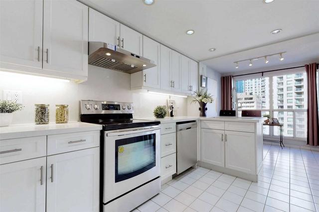 1001 - 18 Hollywood Ave, Condo with 2 bedrooms, 2 bathrooms and 2 parking in Toronto ON | Image 7