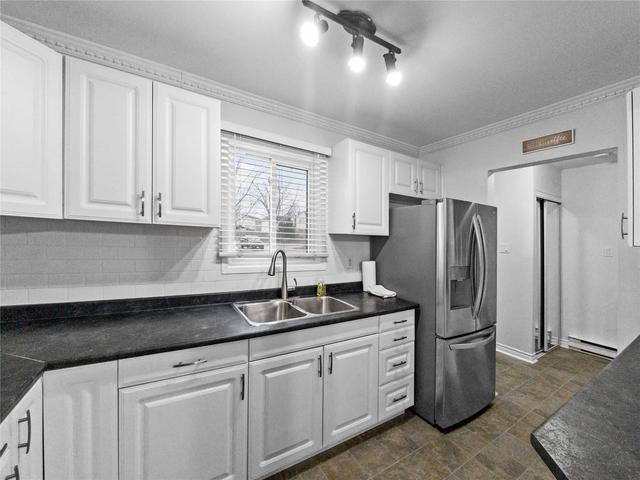 21 Garrison Sq, House detached with 3 bedrooms, 2 bathrooms and 3 parking in Brampton ON | Image 2