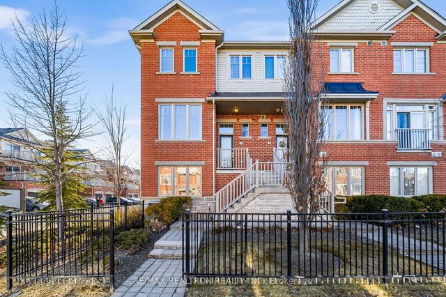 1 - 5700 Tosca Dr, Townhouse with 3 bedrooms, 4 bathrooms and 2 parking in Mississauga ON | Image 12