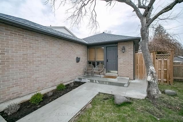 6089 Fullerton Cres, House detached with 3 bedrooms, 2 bathrooms and 3 parking in Mississauga ON | Image 12