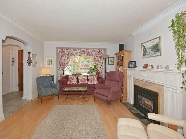 134 Joicey Blvd, House detached with 2 bedrooms, 2 bathrooms and 2 parking in Toronto ON | Image 5