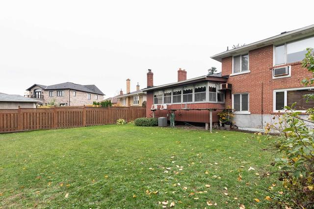 25 Lois Ave, House detached with 3 bedrooms, 3 bathrooms and 8 parking in Toronto ON | Image 17