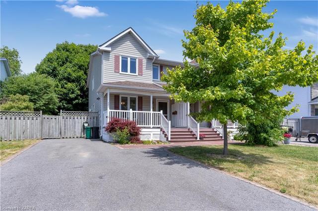 492 Grandtrunk Avenue, House semidetached with 3 bedrooms, 2 bathrooms and 4 parking in Kingston ON | Image 1