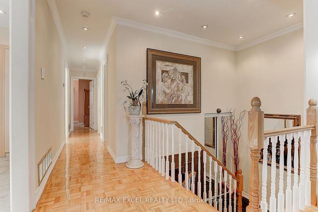 168 Springhead Gdns, House attached with 3 bedrooms, 2 bathrooms and 4 parking in Richmond Hill ON | Image 2