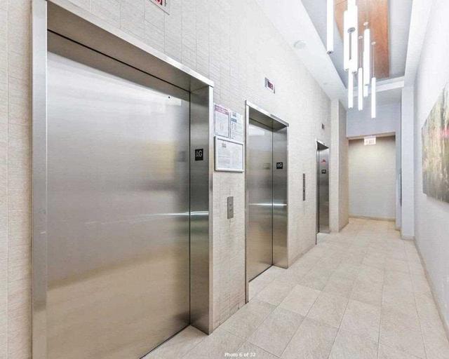 702 - 72 Esther Shiner Blvd, Condo with 1 bedrooms, 1 bathrooms and 1 parking in Toronto ON | Image 2