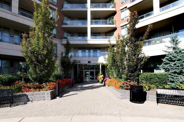 304 - 2480 Prince Michael Dr, Condo with 2 bedrooms, 2 bathrooms and 2 parking in Oakville ON | Image 3