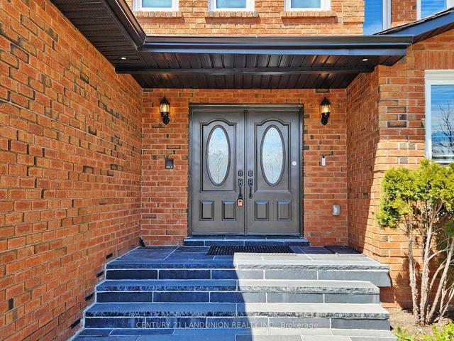 18 Ravenhill Cres, House detached with 5 bedrooms, 6 bathrooms and 15 parking in Markham ON | Image 12