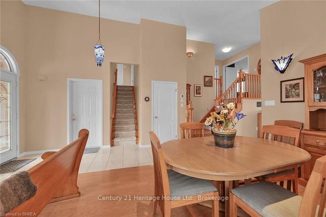 28 Varley Cres, House detached with 4 bedrooms, 3 bathrooms and 4 parking in Brantford ON | Image 39