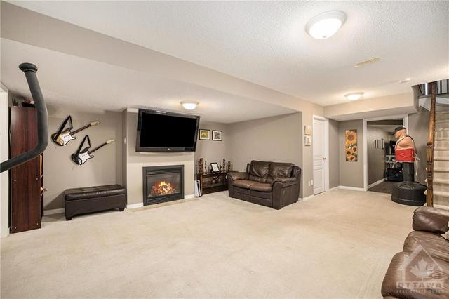 714 Regiment Avenue, Townhouse with 3 bedrooms, 4 bathrooms and 3 parking in Ottawa ON | Image 21
